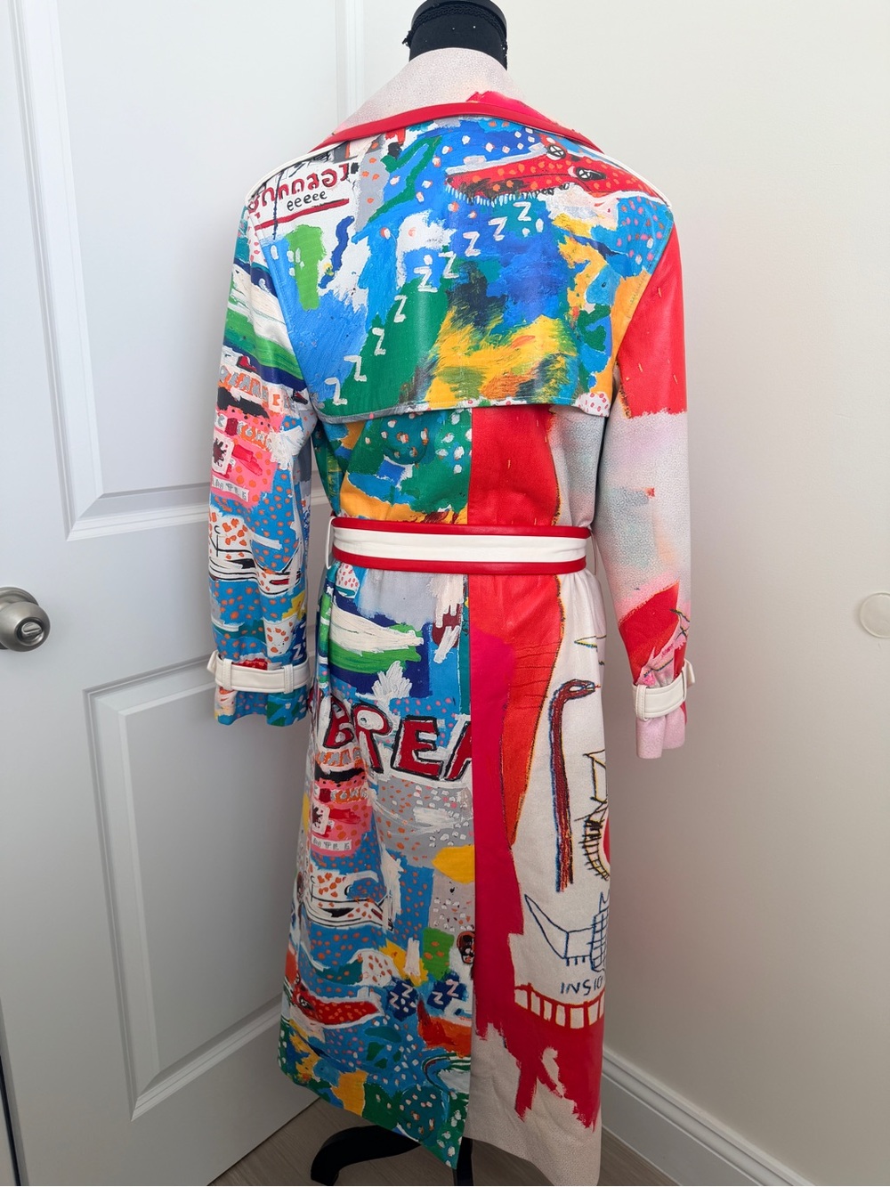 Alice + Olivia Jean Michel Basquiat Collab Vegan Leather Graffiti Trench Coat - Picture 5 of 12
